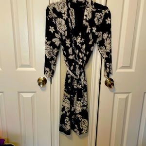 Liz Claiborne size large wrap dress black and white flowers